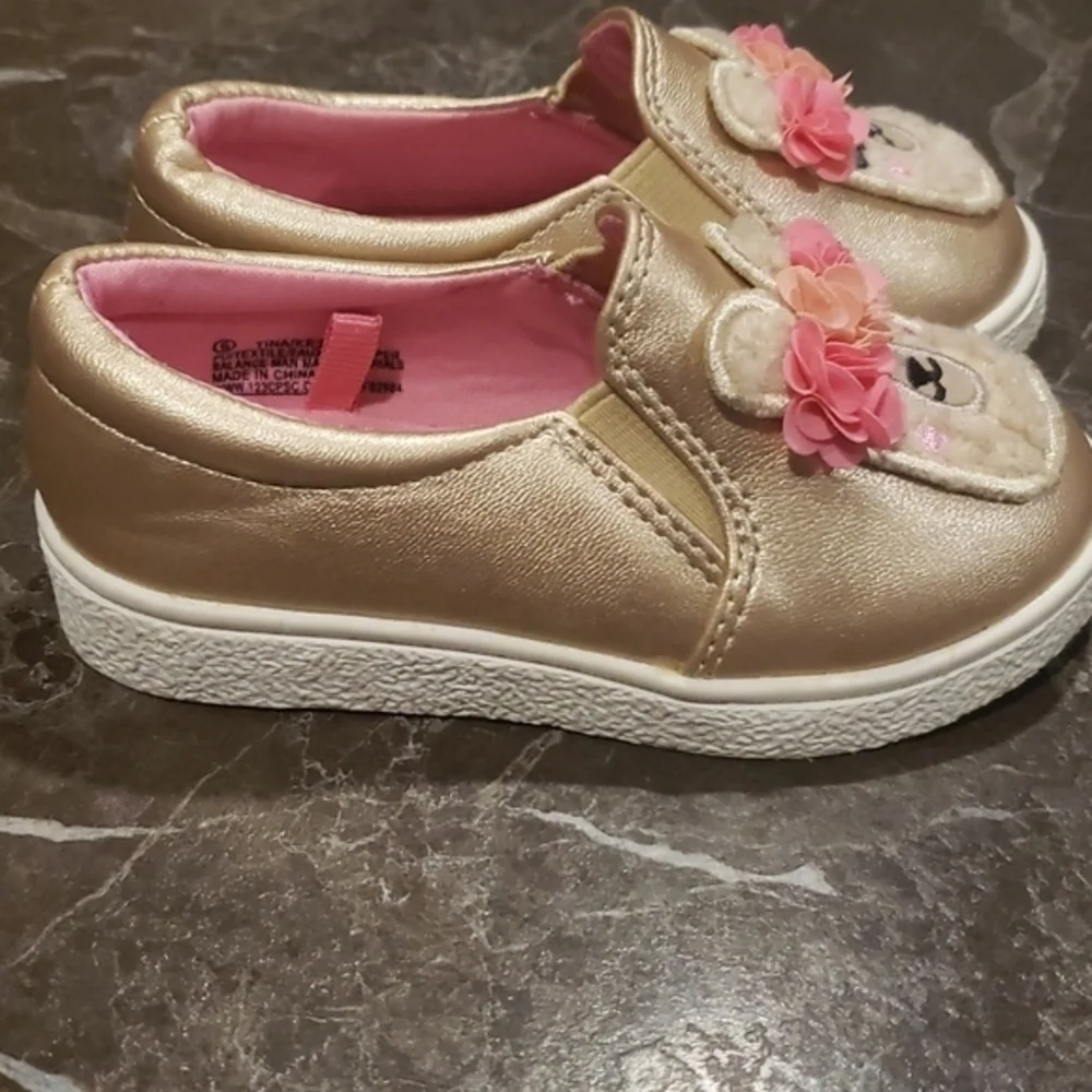 BC‎ footwear, Toddler Girls shoe, size 6, gold with llama/floral design